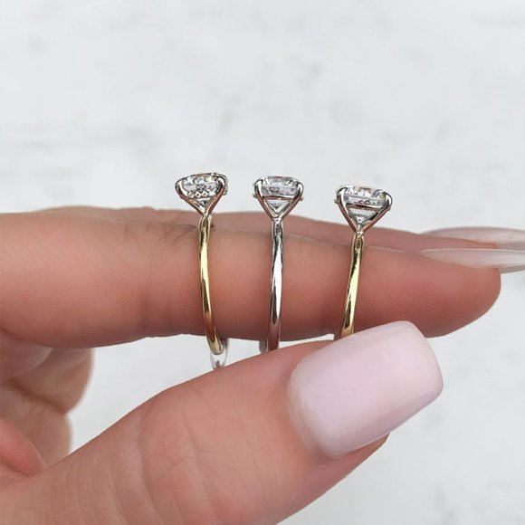 1Ct - 7x5 mm Oval Moissanite Ring 14k Gold - Picture 3 of 3